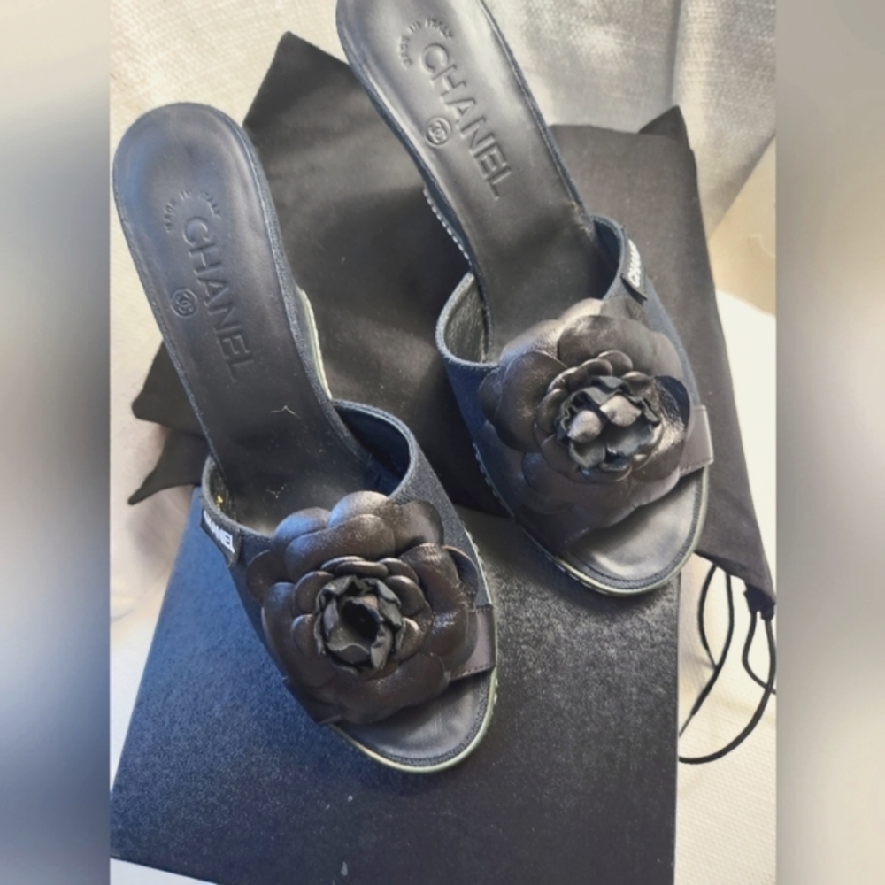 CHANEL Wedges with Camelia